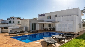 Villa in gute Lage von Menorca zum Verkauf - in Ses Salines de Fornells