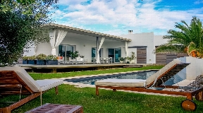 In Binibequer-Moderne Villa mit Garten und Pool