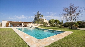 Sehr schöner grosser Bauernhof auf 5 Hektar Land in Es Castell auf Menorca im Verkauf