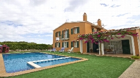 Villa mit 4 Schlafzimmern und 28.000 qm Land zum Verkauf Ideal für Pferdehalter