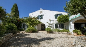 Repräsentativer Bauernhof mit über 83.000 qm Land ruhig gelegen auf Menorca