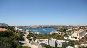 Grundstück in bester Lage von Cala Llonga auf Menorca