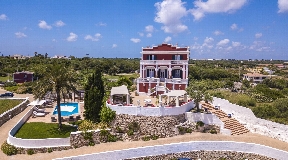 Hotel aus einer ehemalige Finca in Es Castell auf Menorca zu verkaufen