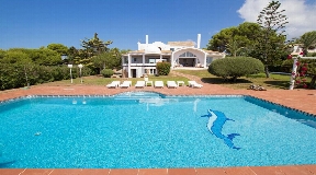 Einzigartige Villa mit direktem Zugang an den Strand von Son Xoriguer zum Verkauf