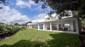 Faszinierende Villa in einem einzigartigen Komplex in Coves Noves auf Menorca