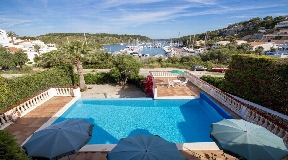 Fantastische zweistöckige Villa in Addayas Yachthafen auf Menorca