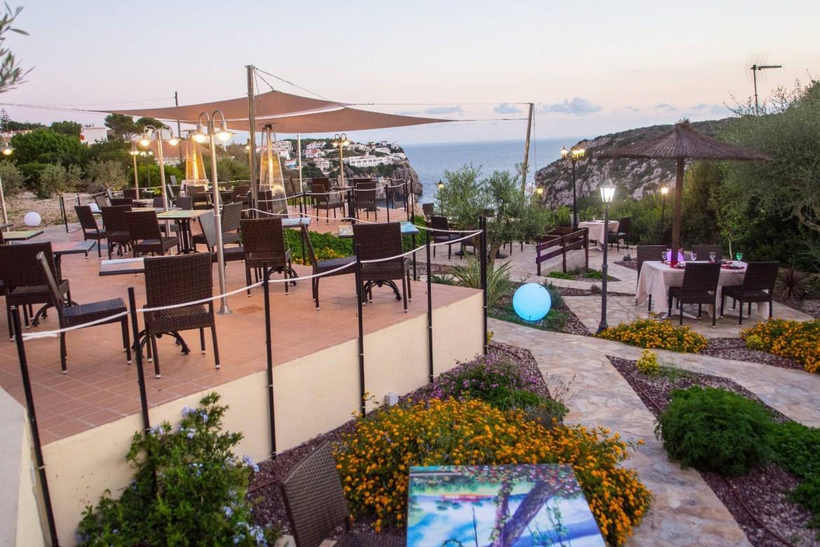 Wunderschöne 3-Sterne-Hotels in Calan Porter mit herrlichem Blick auf das Meer