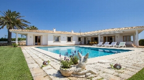 Außergewöhnliche Villa auf der Cala Llonga mit ausgezeichnetem Blick auf den Hafen