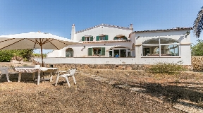 Schönes Landhaus zum Verkauf mit Pool und großem Grundstück in Mahón