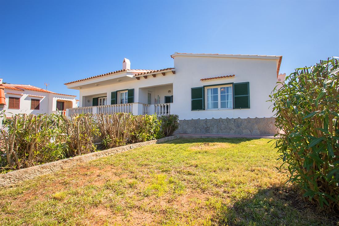 Spacious villa with sea views and lots of potential in a quiet residential area in Port Addaia