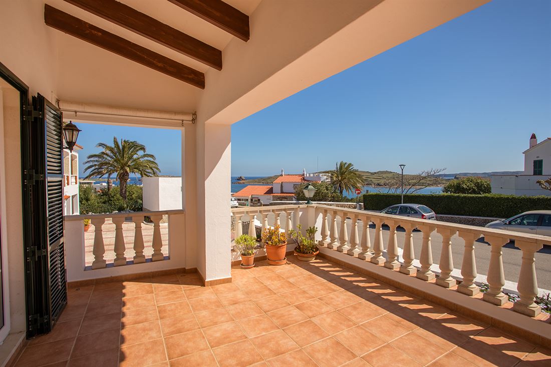Geräumige Villa mit Meerblick und viel Potenzial in einer ruhigen Wohngegend in Port Addaia